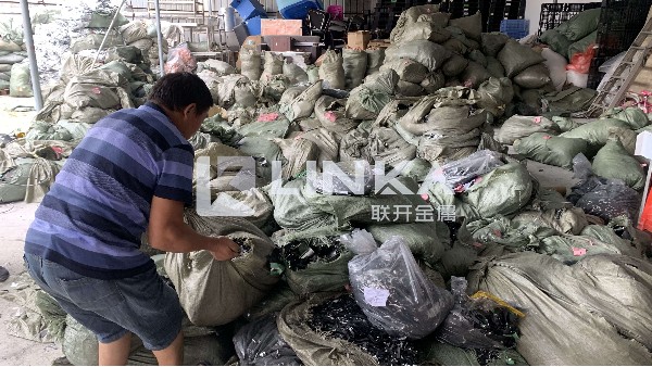 東莞蜜桃AV一区二区高潮久久精品正負極回收案例—19年11月6日東莞蜜桃成人网站人口回收現場