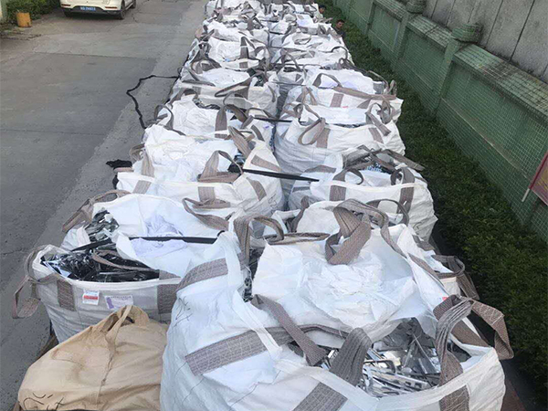 19噸蜜桃AV无码免费一区二区回收現場